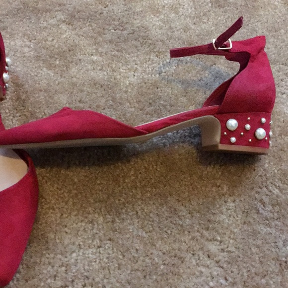 Aldo red Flats 8.5 with Pearl details - Picture 2 of 4